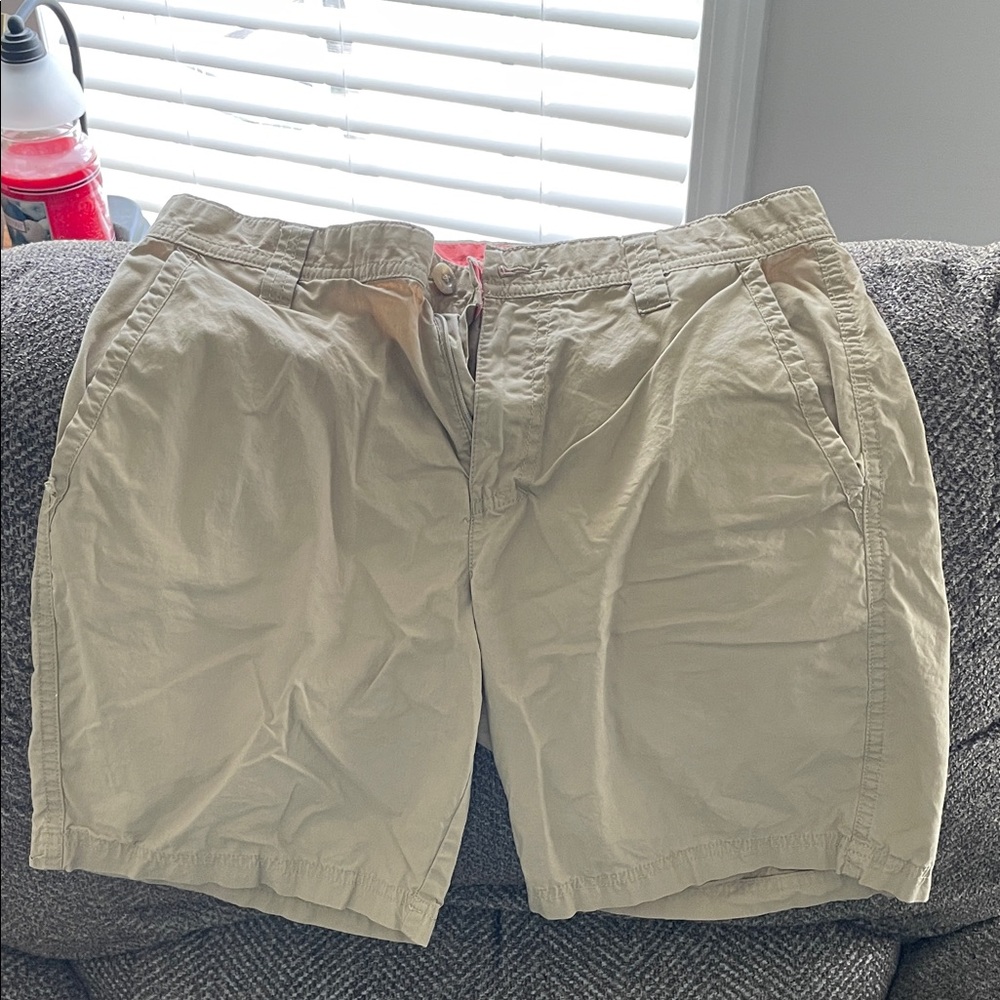 Columbia Men's Light Khaki Flat Front Outdoor Shorts